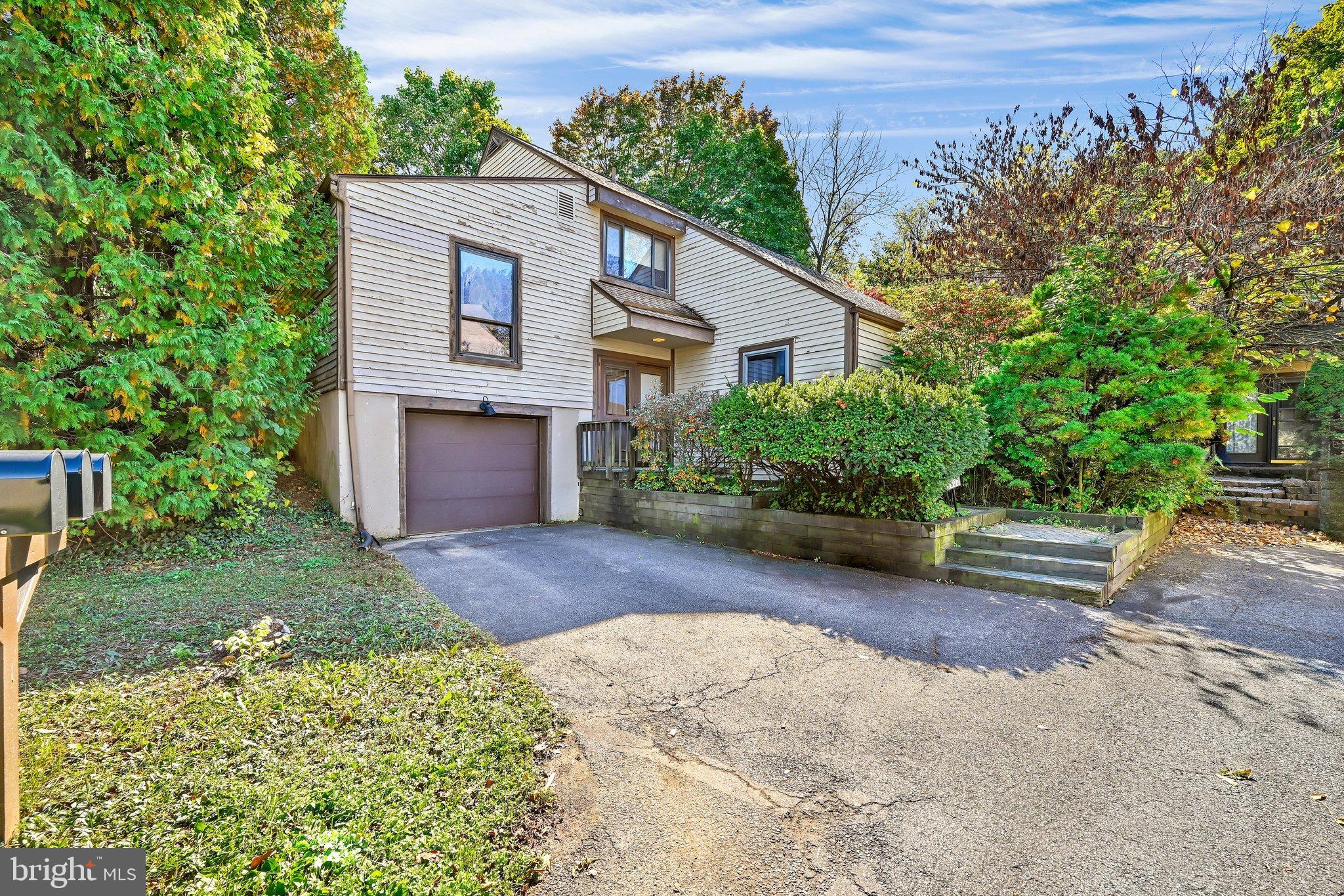 2802 WESTGATE DRIVE