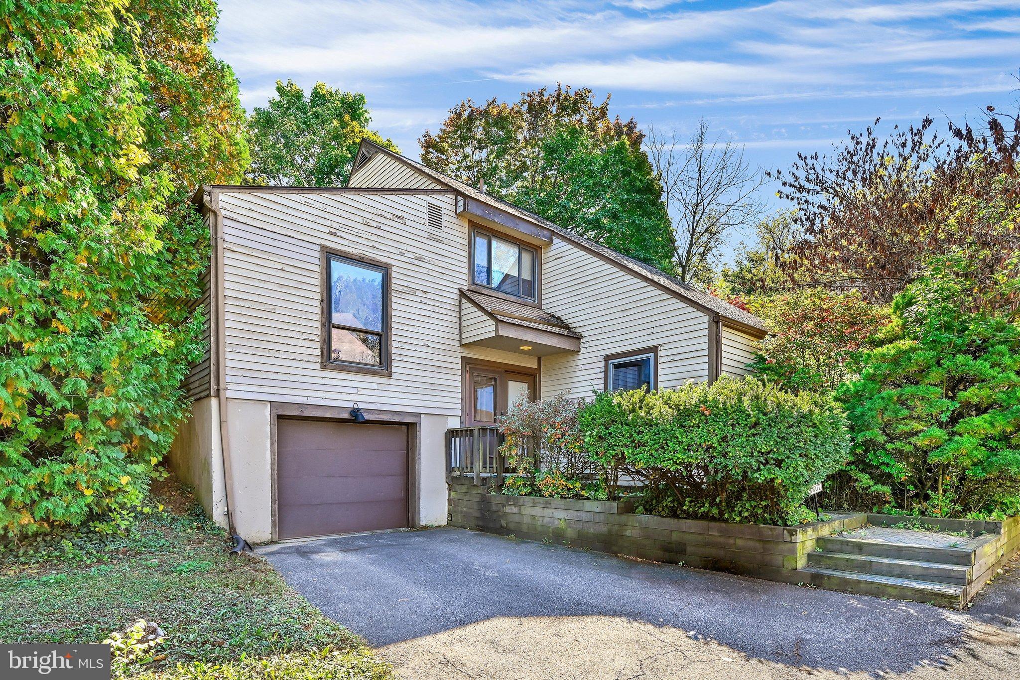 2802 WESTGATE DRIVE