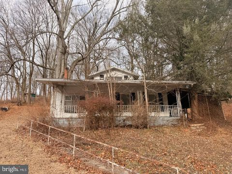 23 N LAKE DRIVE POTTSVILLE PA 17901