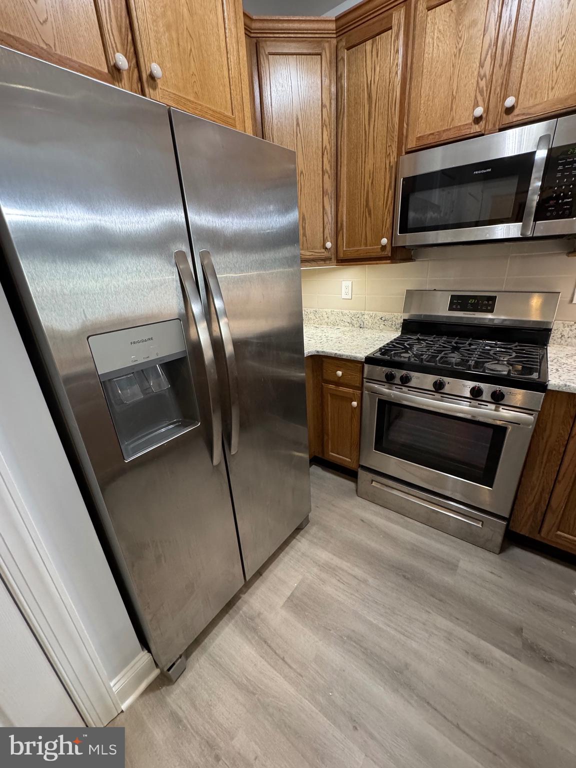 CREEKSIDE VILLAGE - Residential