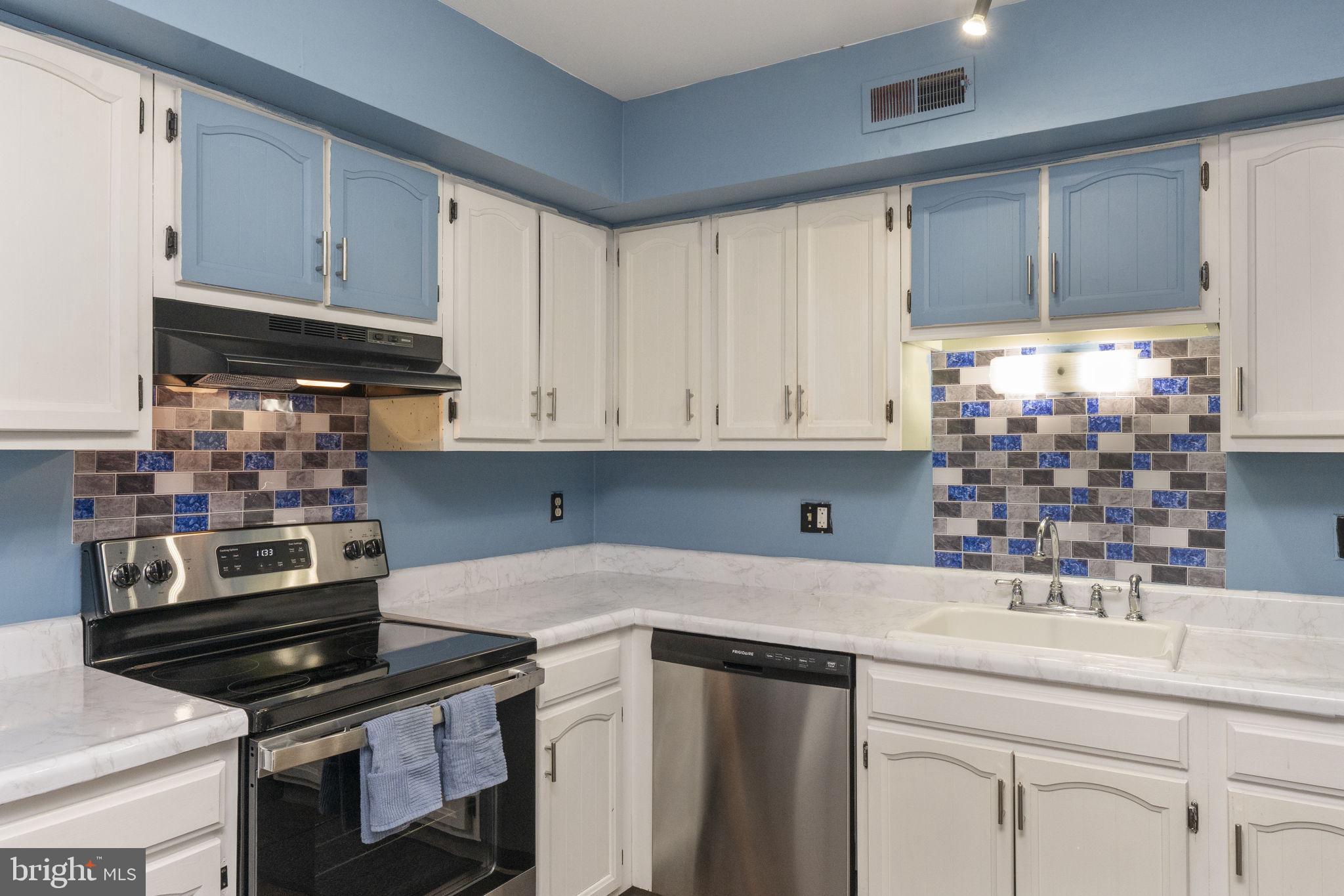 STONEGATE VILLAGE - Residential