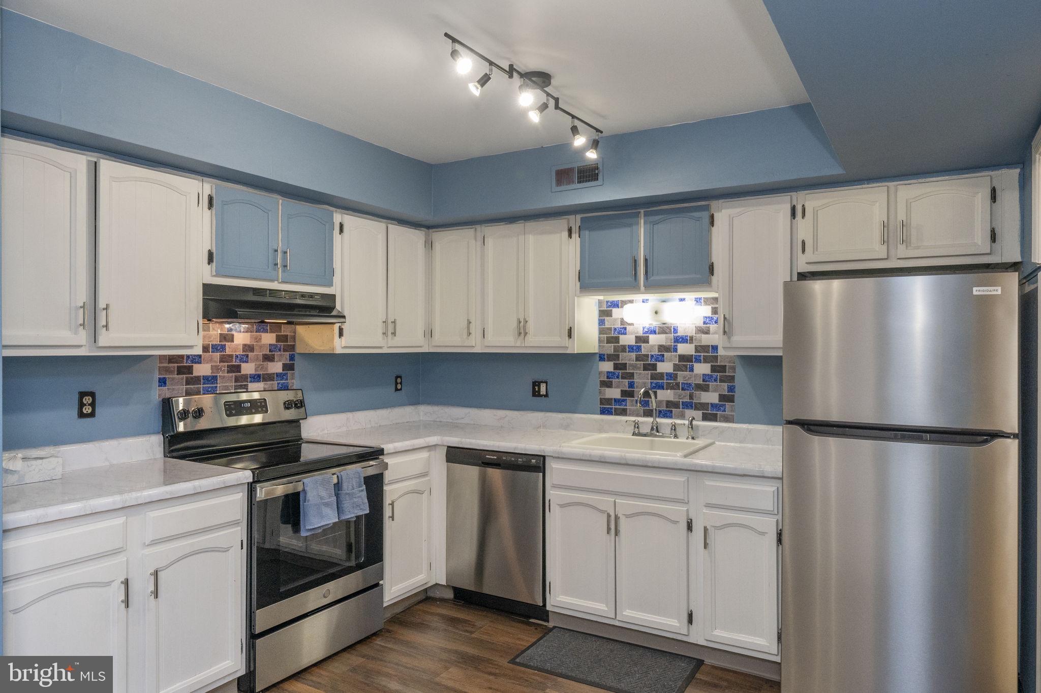 STONEGATE VILLAGE - Residential