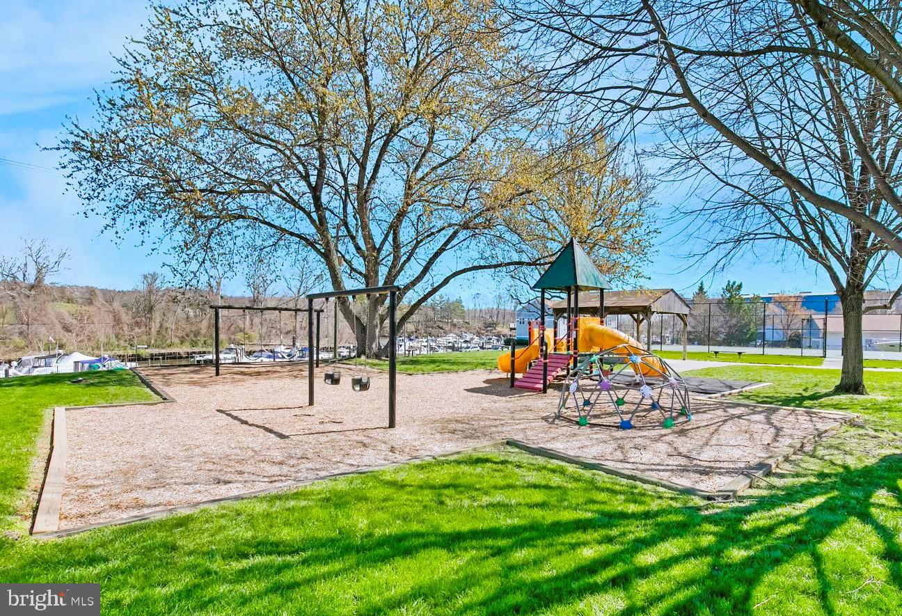 MOORINGS OF OCCOQUAN CON - Residential