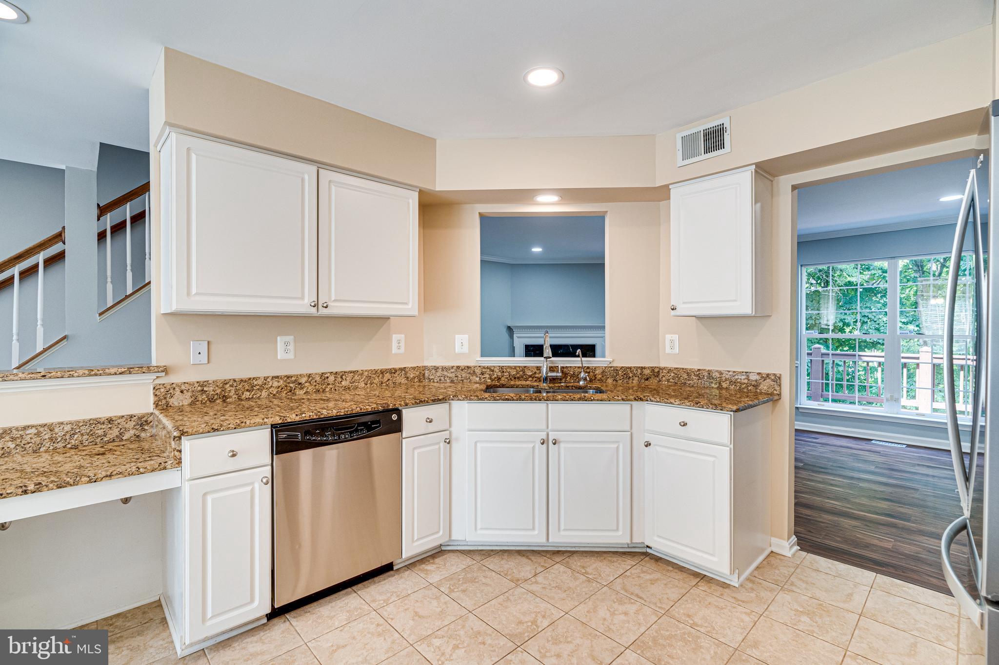 KINGSTOWNE - Residential Lease