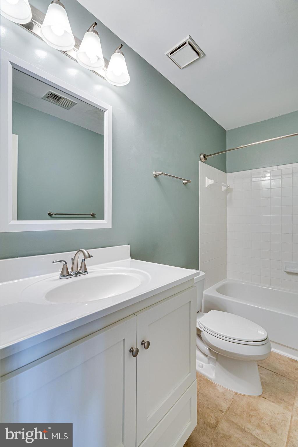 KINGSTOWNE - Residential Lease