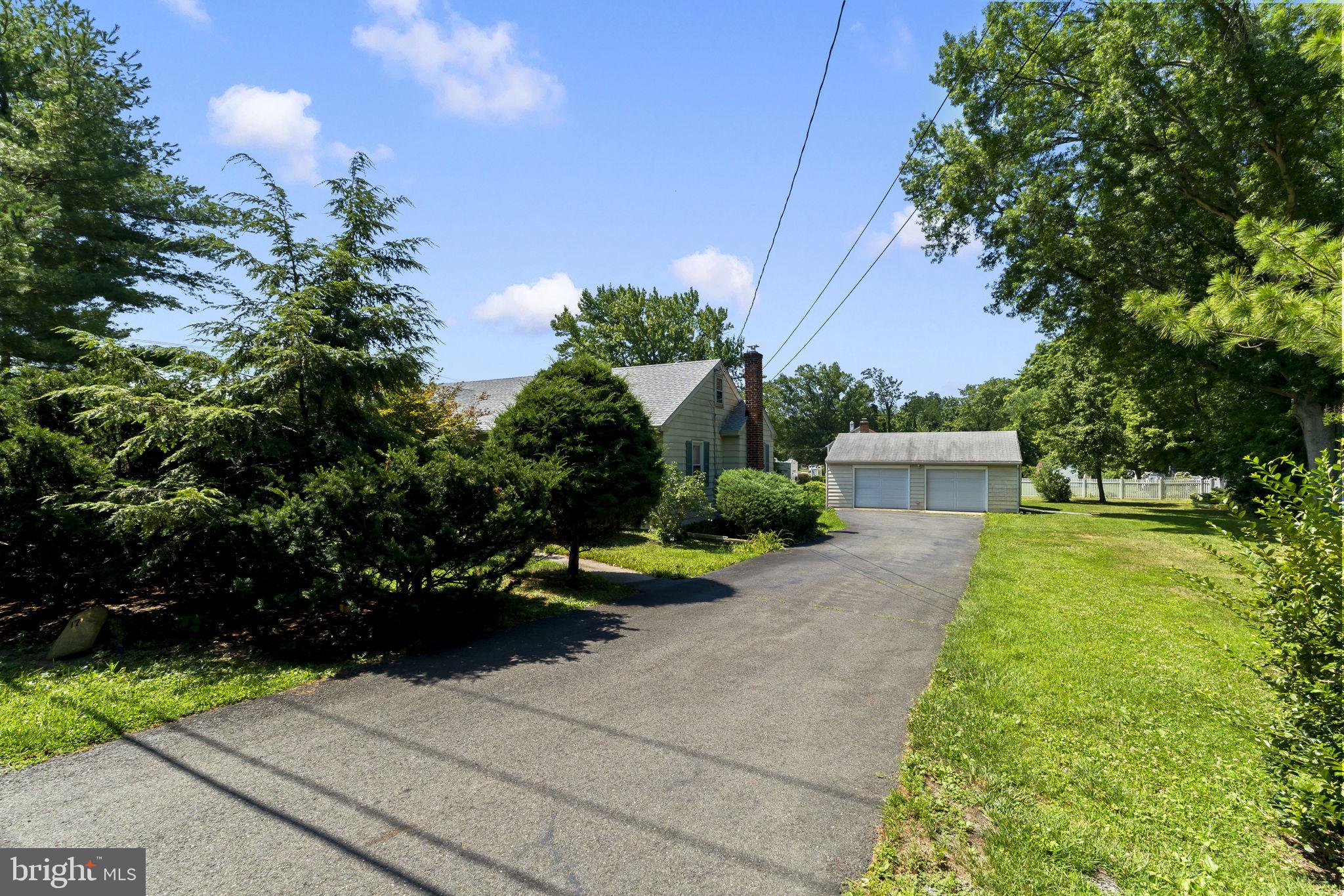 17 MOUNT LAUREL ROAD