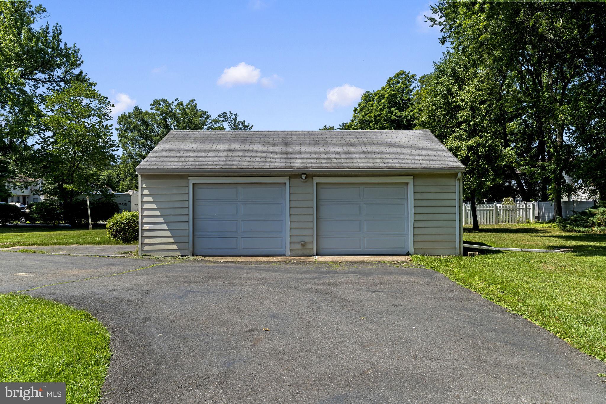 17 MOUNT LAUREL ROAD