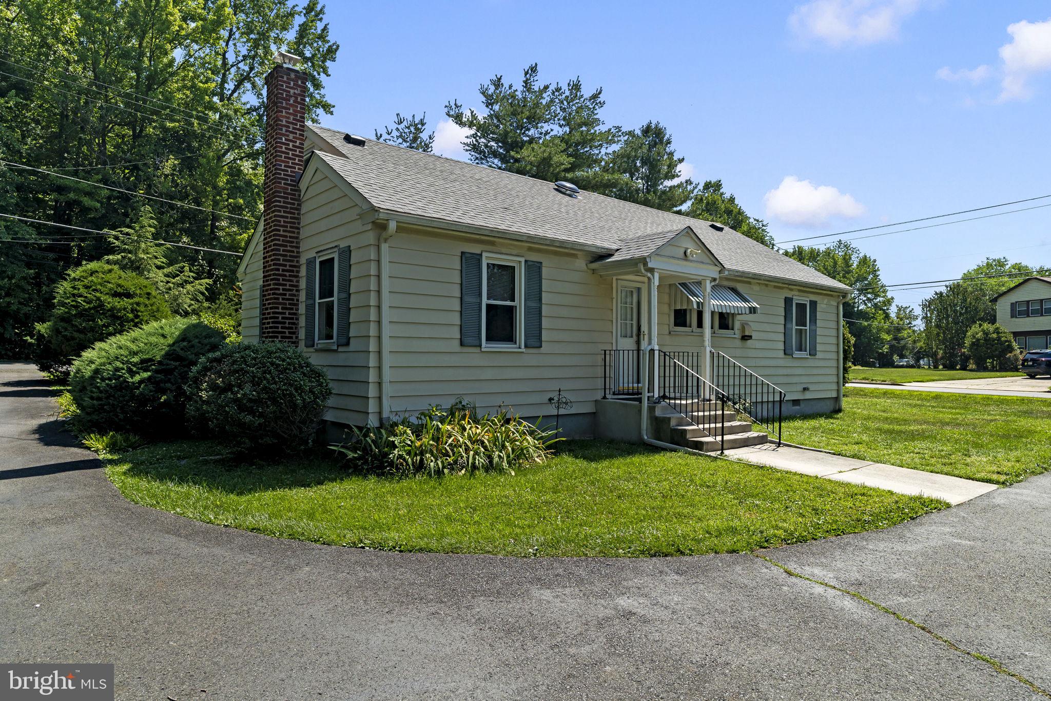 17 MOUNT LAUREL ROAD