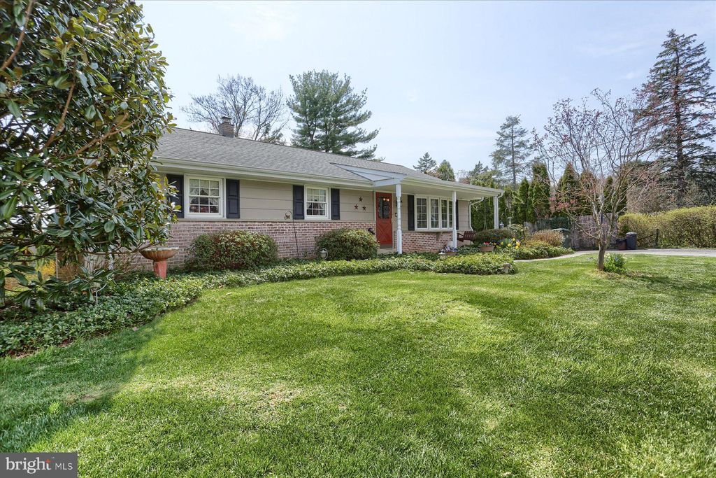 Photo of 3690 Keen Avenue, Columbia, PA 17512 (MLS # PALA2049190)