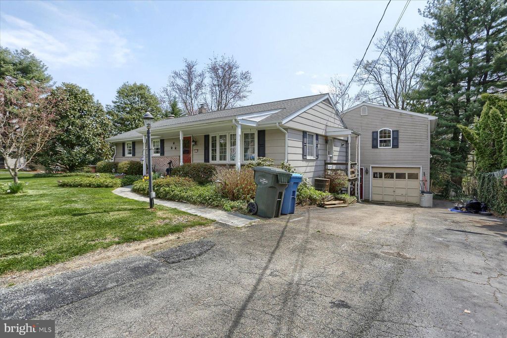 Photo of 3690 Keen Avenue, Columbia, PA 17512 (MLS # PALA2049190)