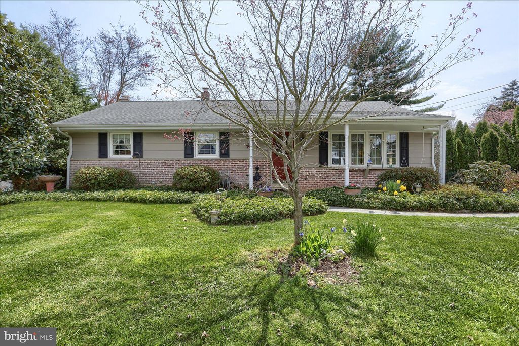 Photo of 3690 Keen Avenue, Columbia, PA 17512 (MLS # PALA2049190)