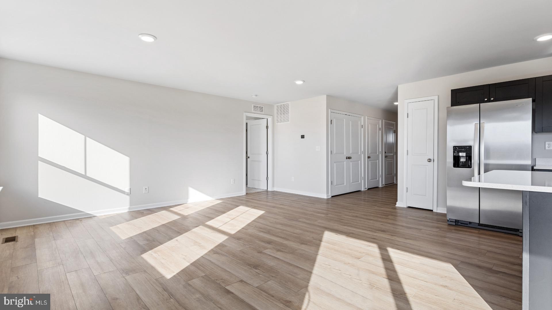 KING'S CROSSING - Residential