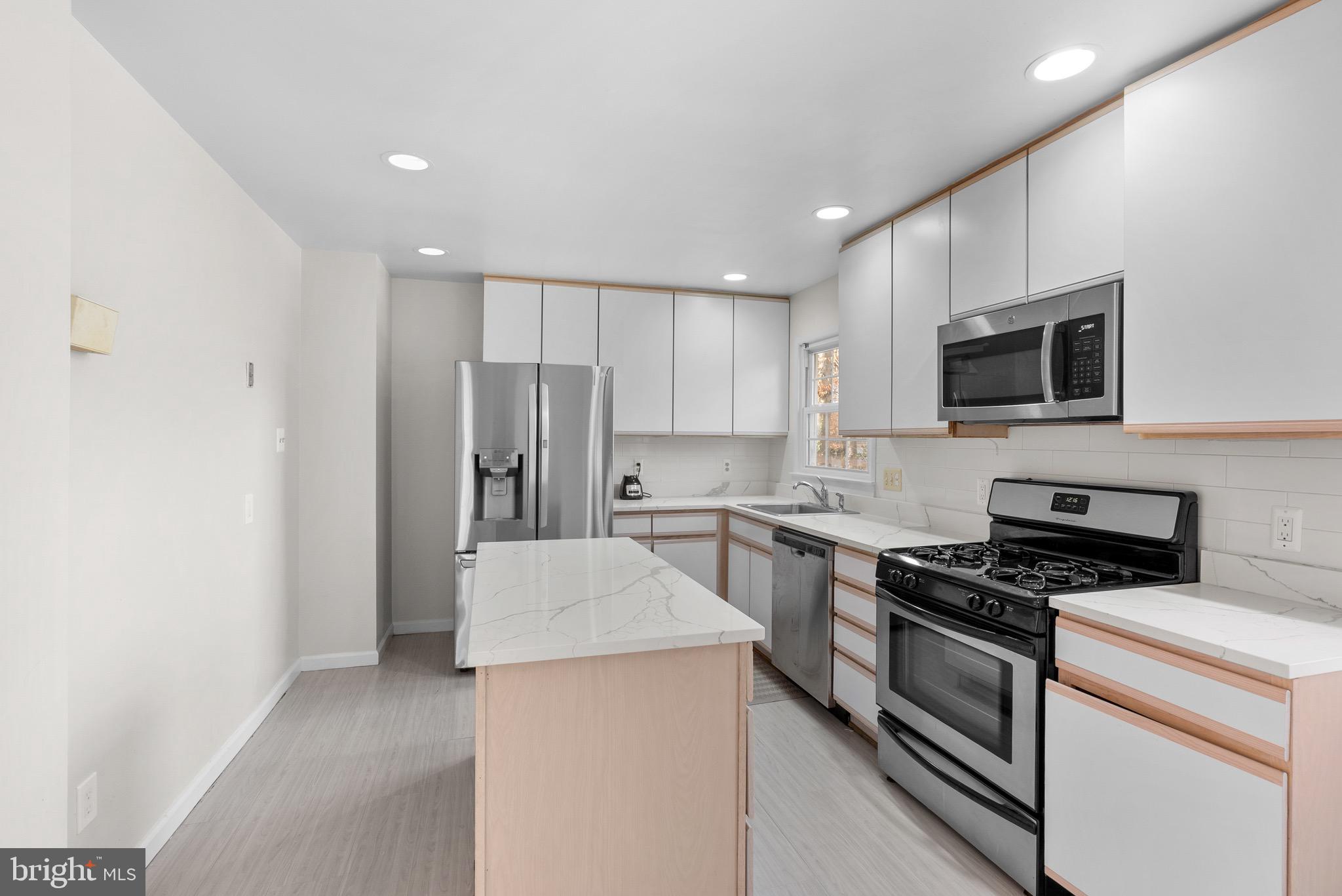 ROLLING VALLEY - Residential