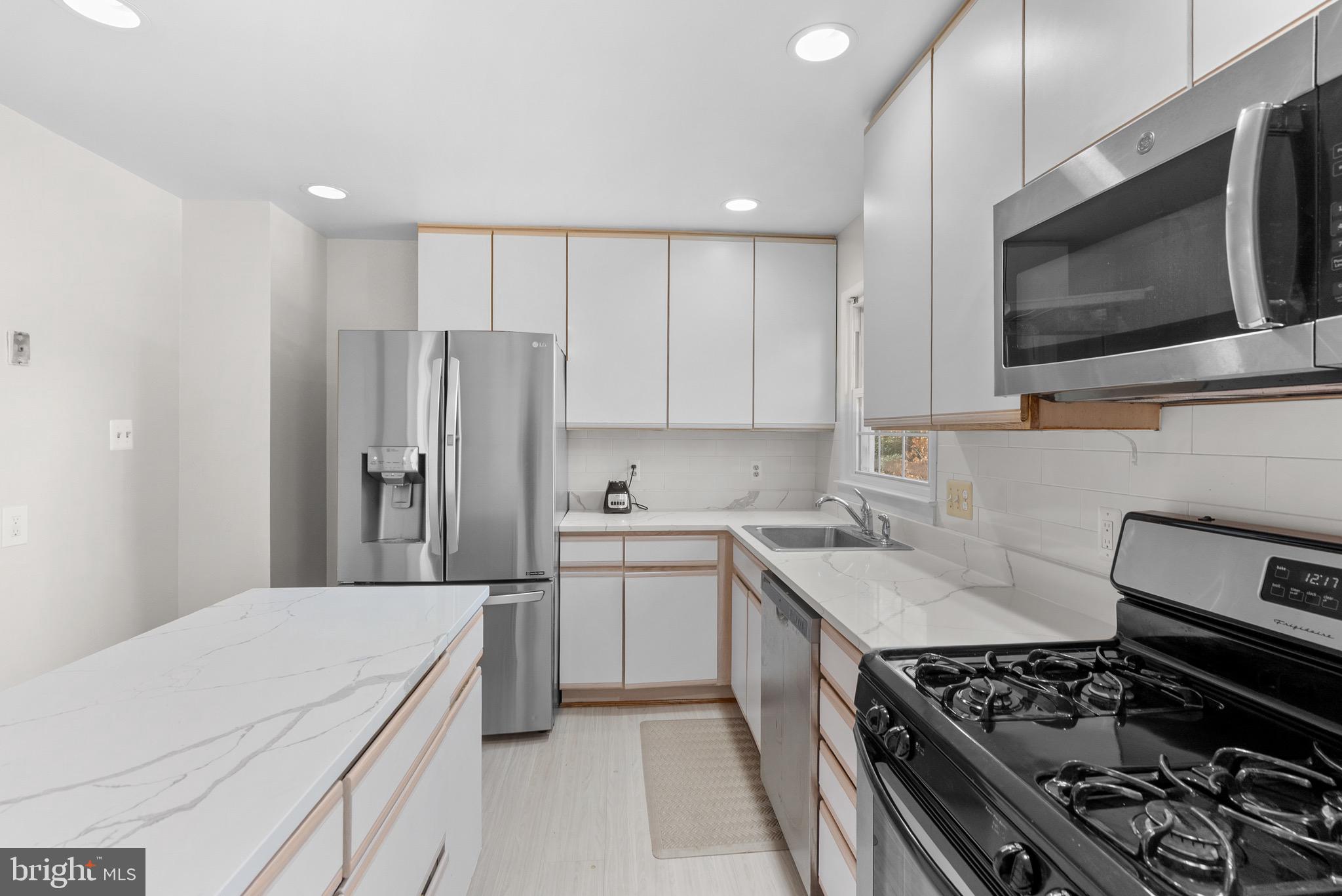 ROLLING VALLEY - Residential