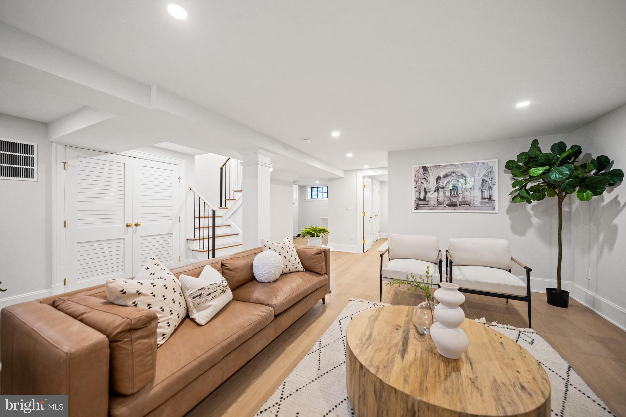 OBSERVATORY CIRCLE - Residential