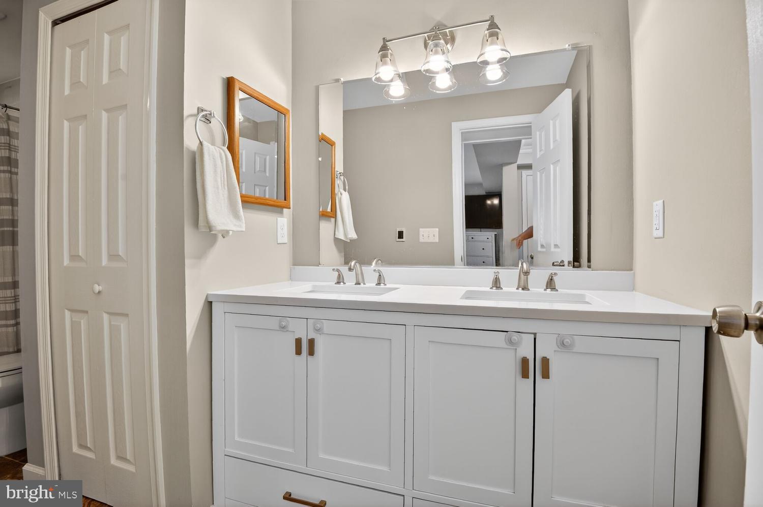 SOUTHGATE - Residential