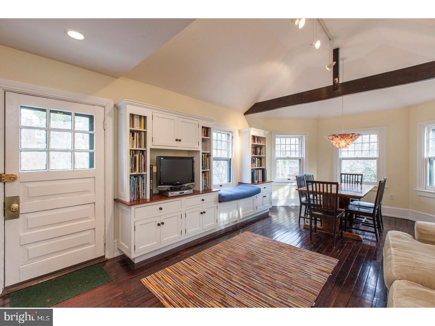 CHESTNUT HILL - Residential