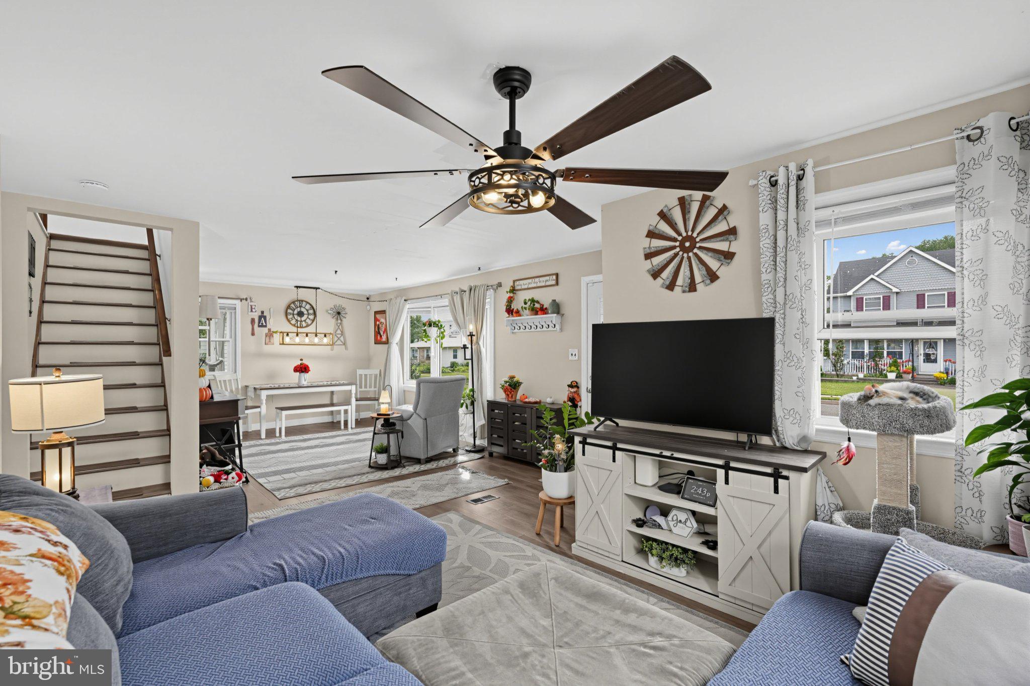 818 PRICE AVENUE