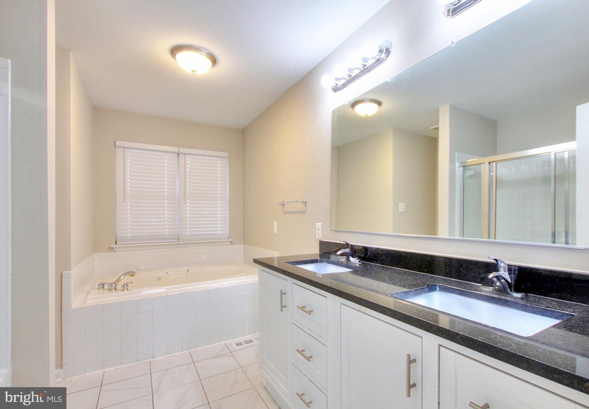 LONGRIDGE KNOLLS - Residential