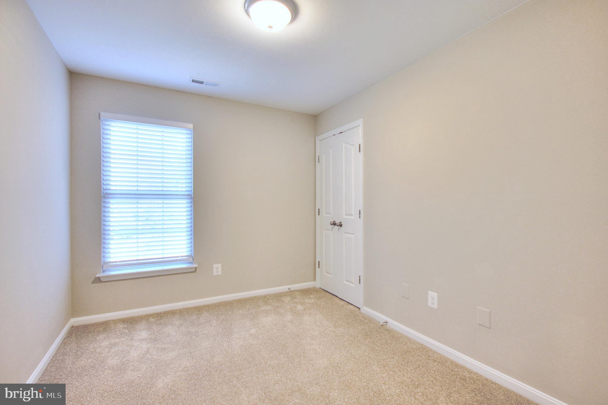 LONGRIDGE KNOLLS - Residential