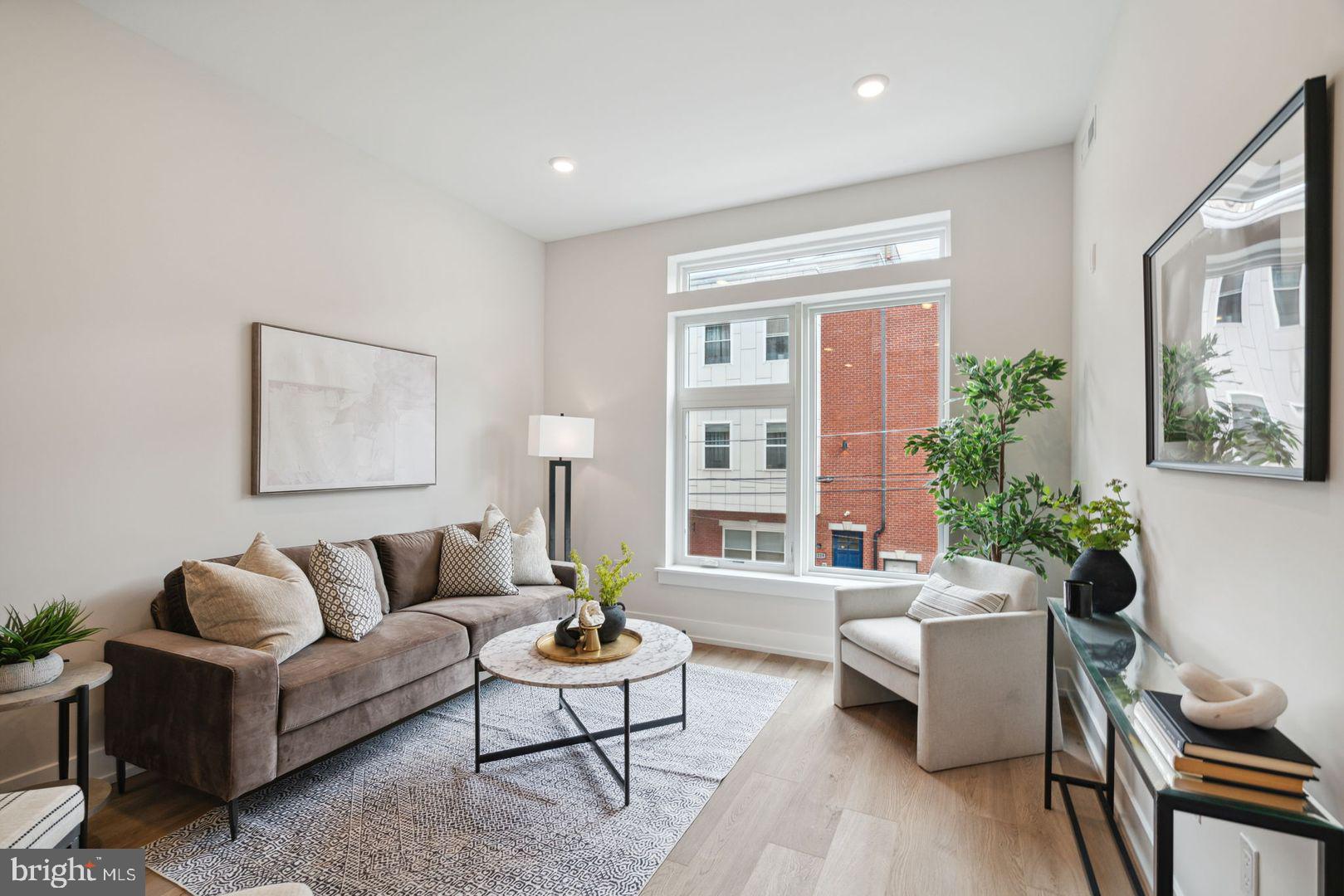 720 W THOMPSON STREET 1B-504