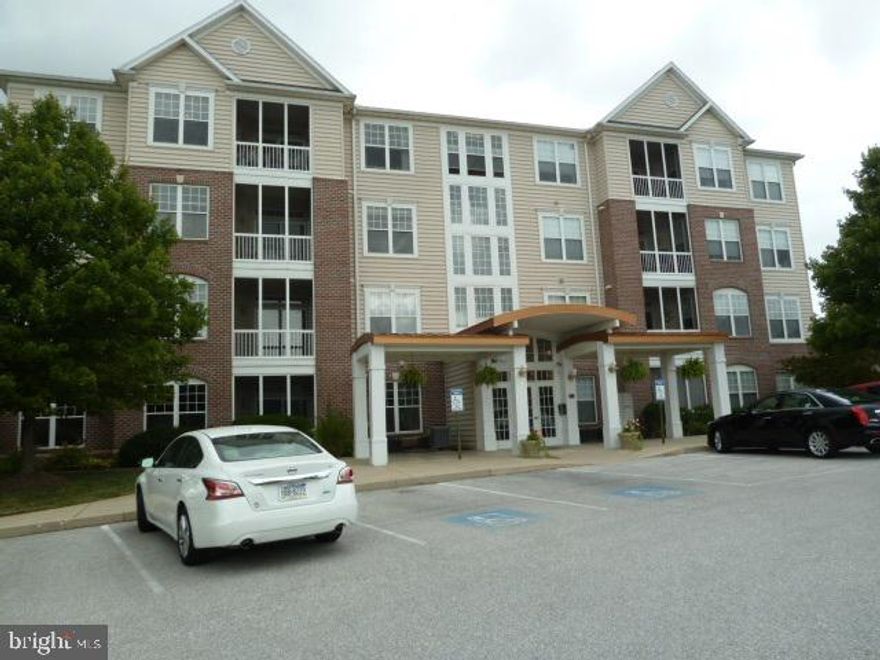 Beautiful one floor living in gated 55+ community within Regents Glen including 1-car detached garage. Gorgeous hardwood floors, spectacular owners' suite, light and bright throughout. Great views from screened porch. Elevator condos. Many community amenities.