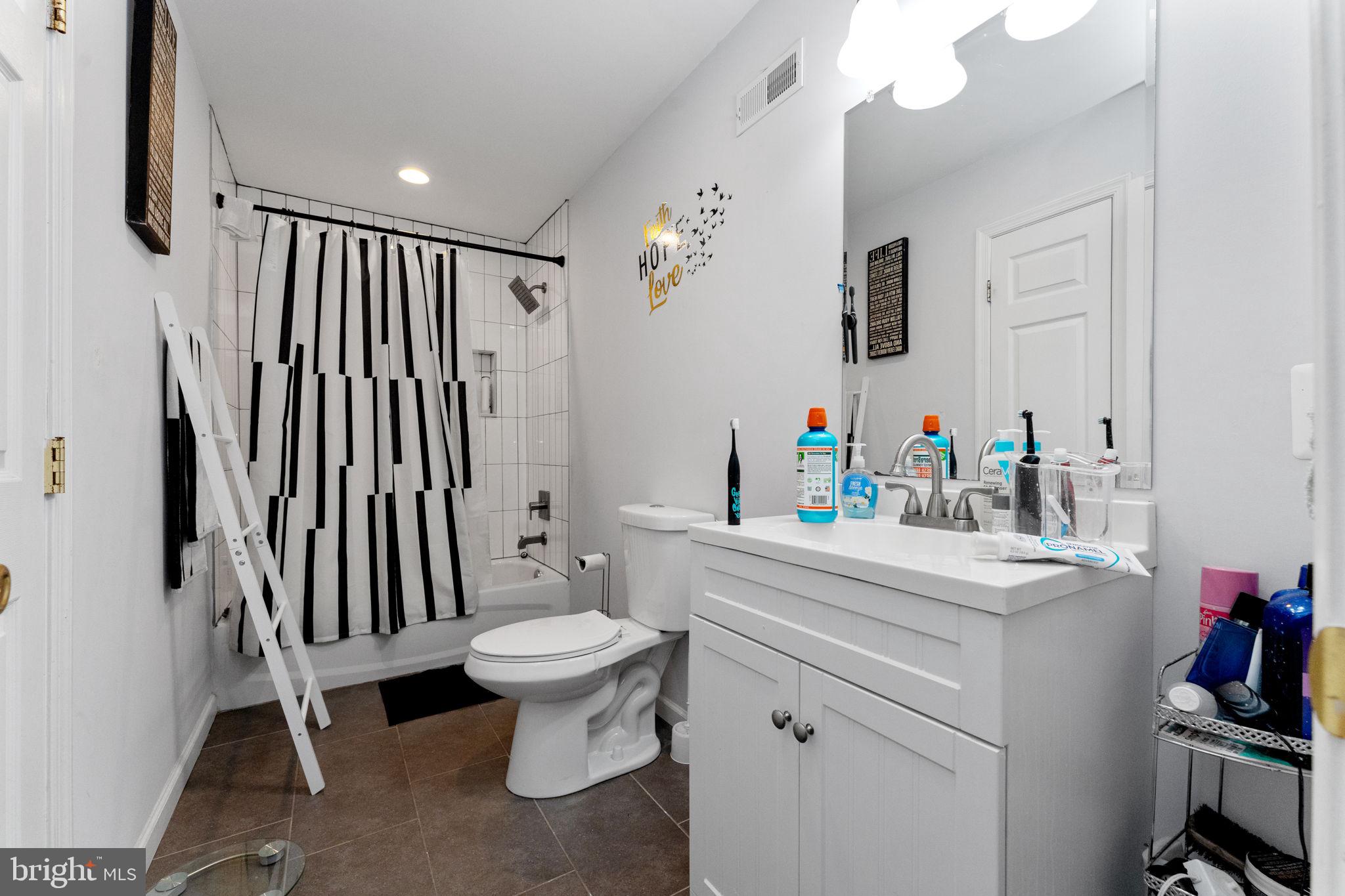 NORRISTOWN - Residential