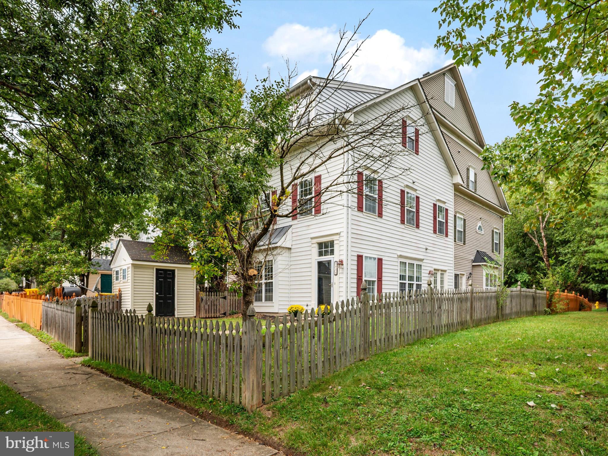 RIVER COLONY - Residential