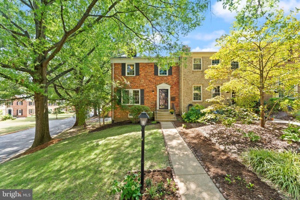9280 BAILEY LN, FAIRFAX, VA 22031 - Image 675abecb7947bfd8b4e684b5432c9aba/2588044075