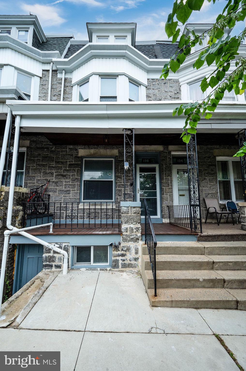 126 S 6TH AVENUE
