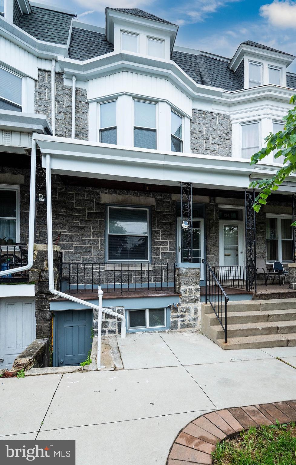 126 S 6TH AVENUE