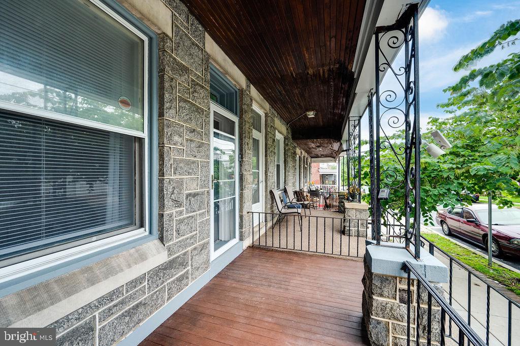126 S 6TH AVENUE