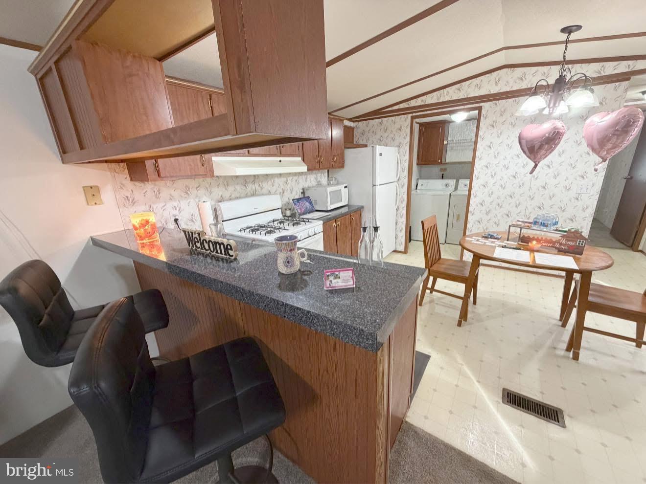 COUNTRY MEADOWS - Residential