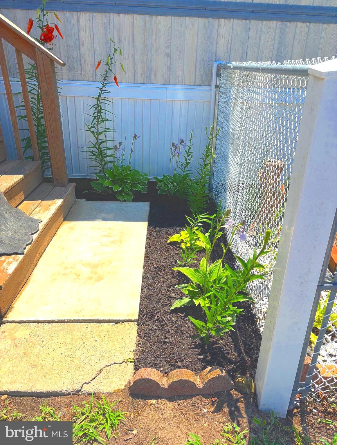 COUNTRY MEADOWS - Residential