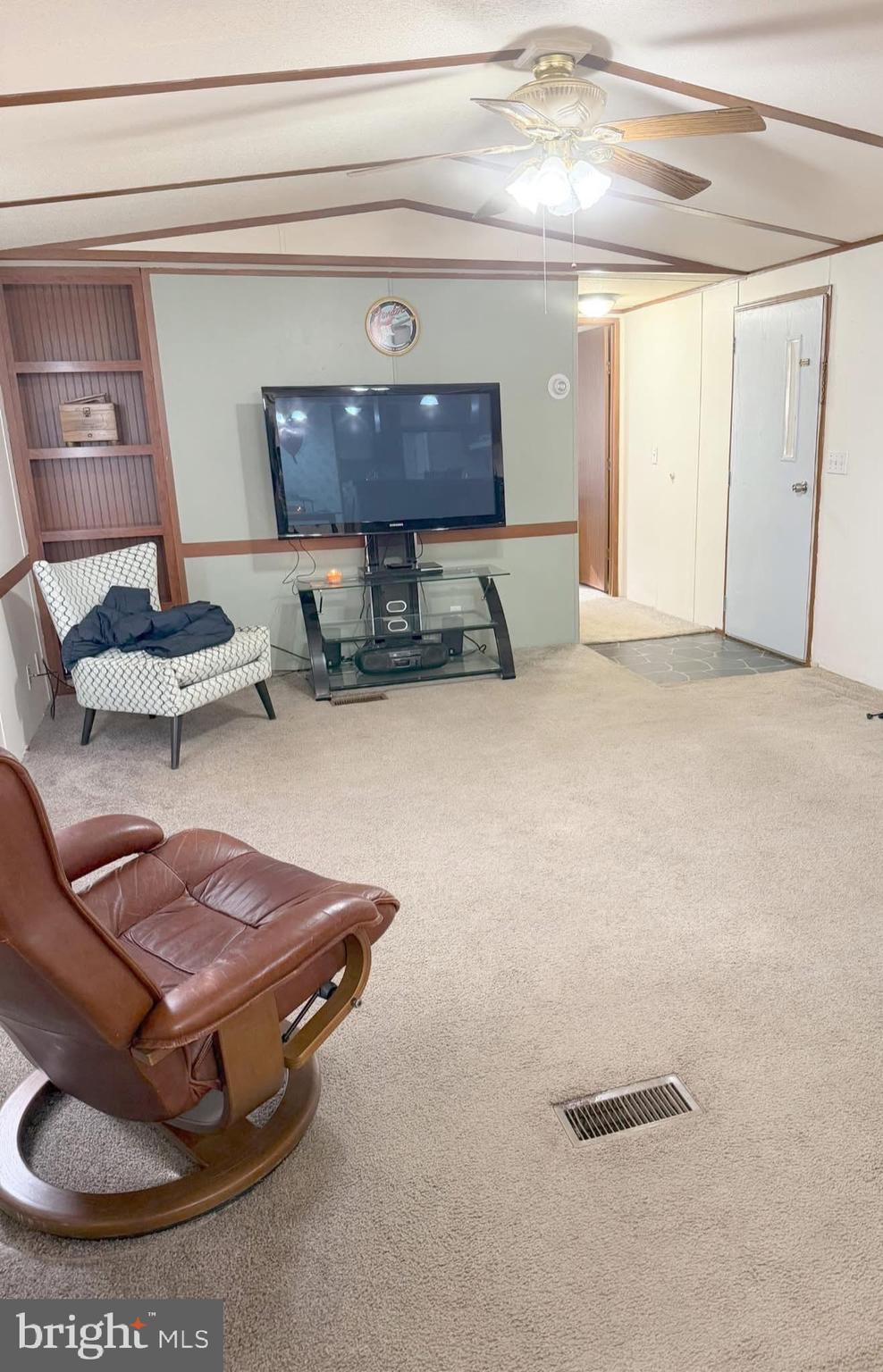 COUNTRY MEADOWS - Residential