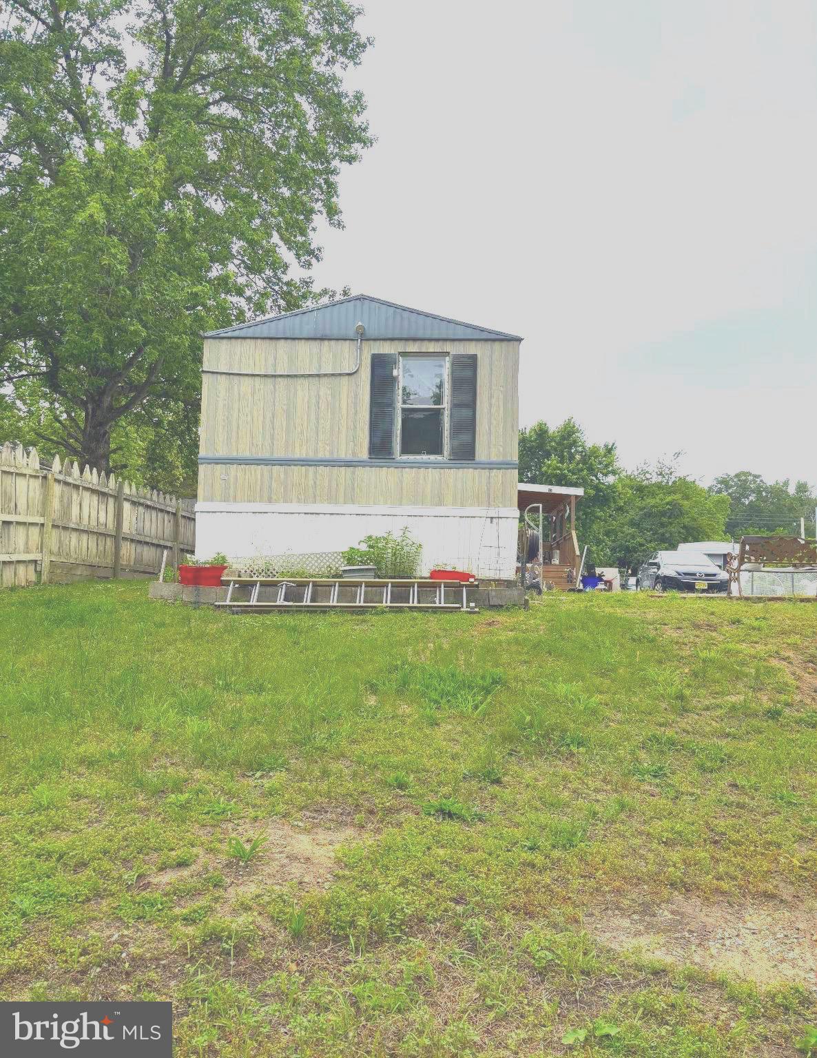 COUNTRY MEADOWS - Residential