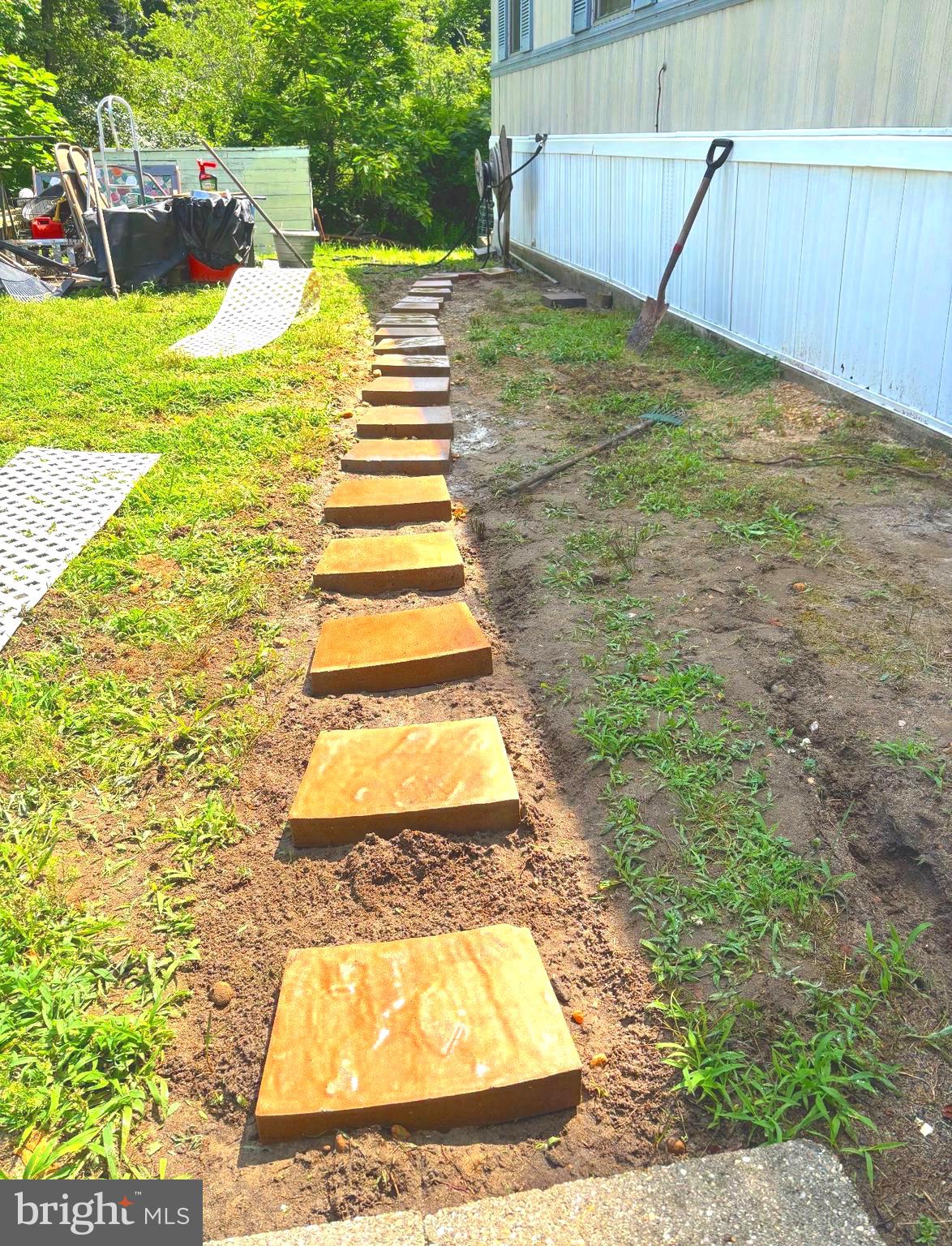 COUNTRY MEADOWS - Residential