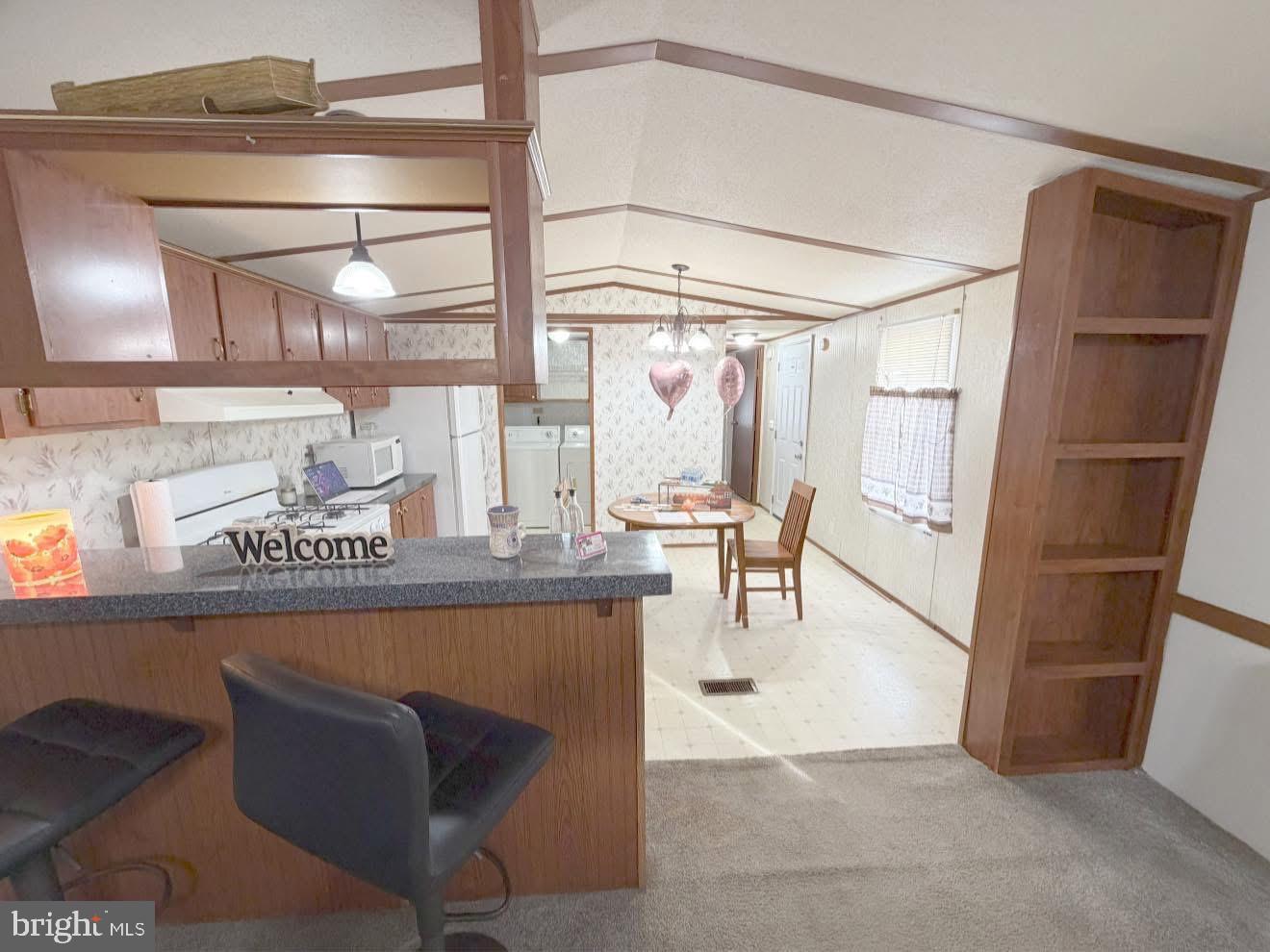 COUNTRY MEADOWS - Residential