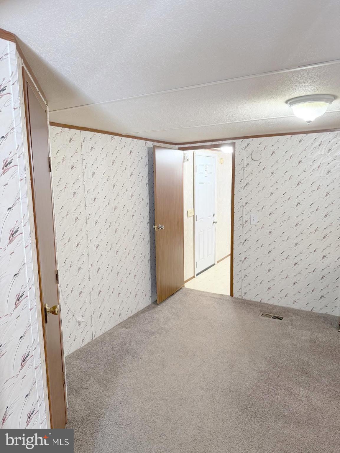 COUNTRY MEADOWS - Residential