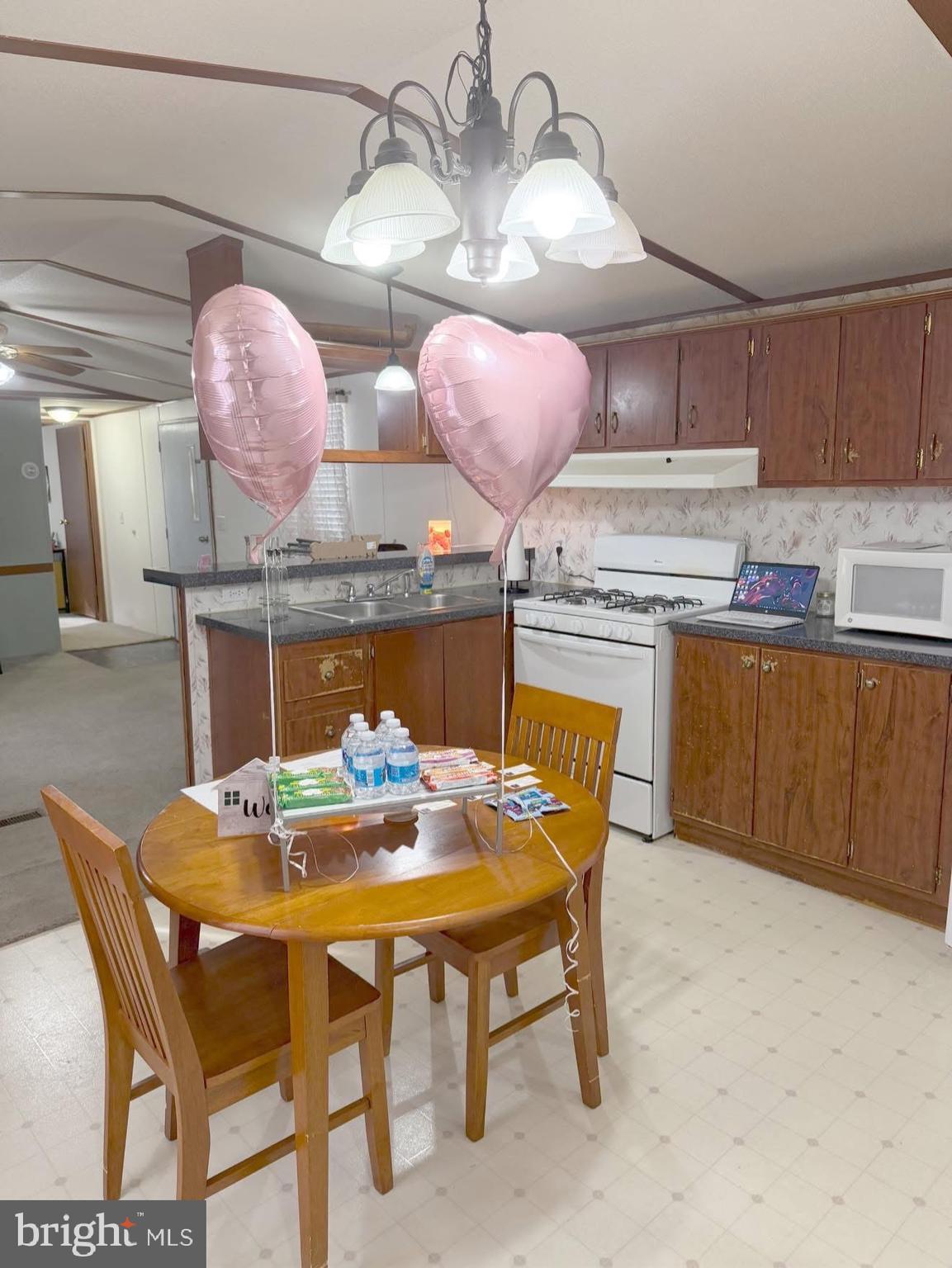 COUNTRY MEADOWS - Residential