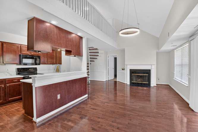 9816 LAKE POINTE COURT 302