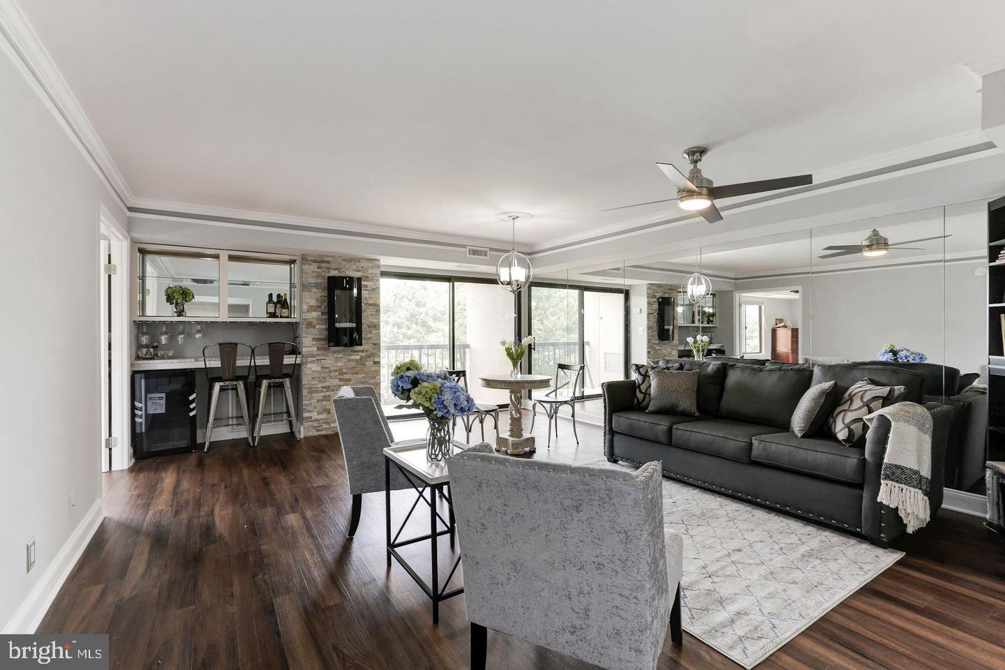 LAKESIDE PLAZA - Residential Lease