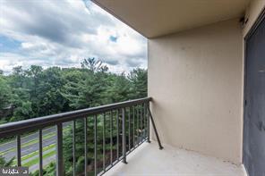 LAKESIDE PLAZA - Residential Lease