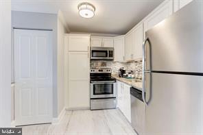 LAKESIDE PLAZA - Residential Lease