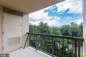 LAKESIDE PLAZA - Residential Lease