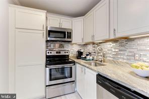 LAKESIDE PLAZA - Residential Lease