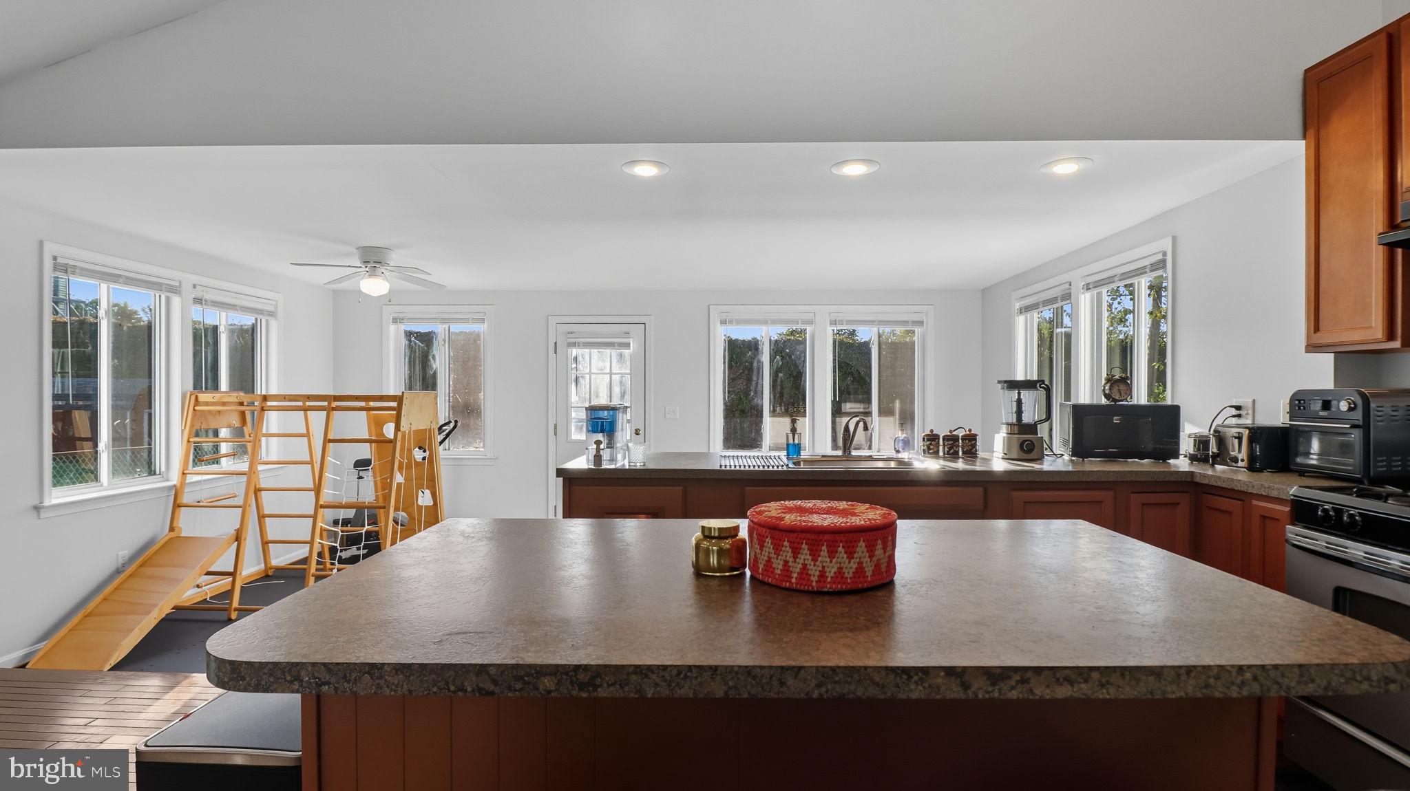 6028 MOOREHEAD ROAD