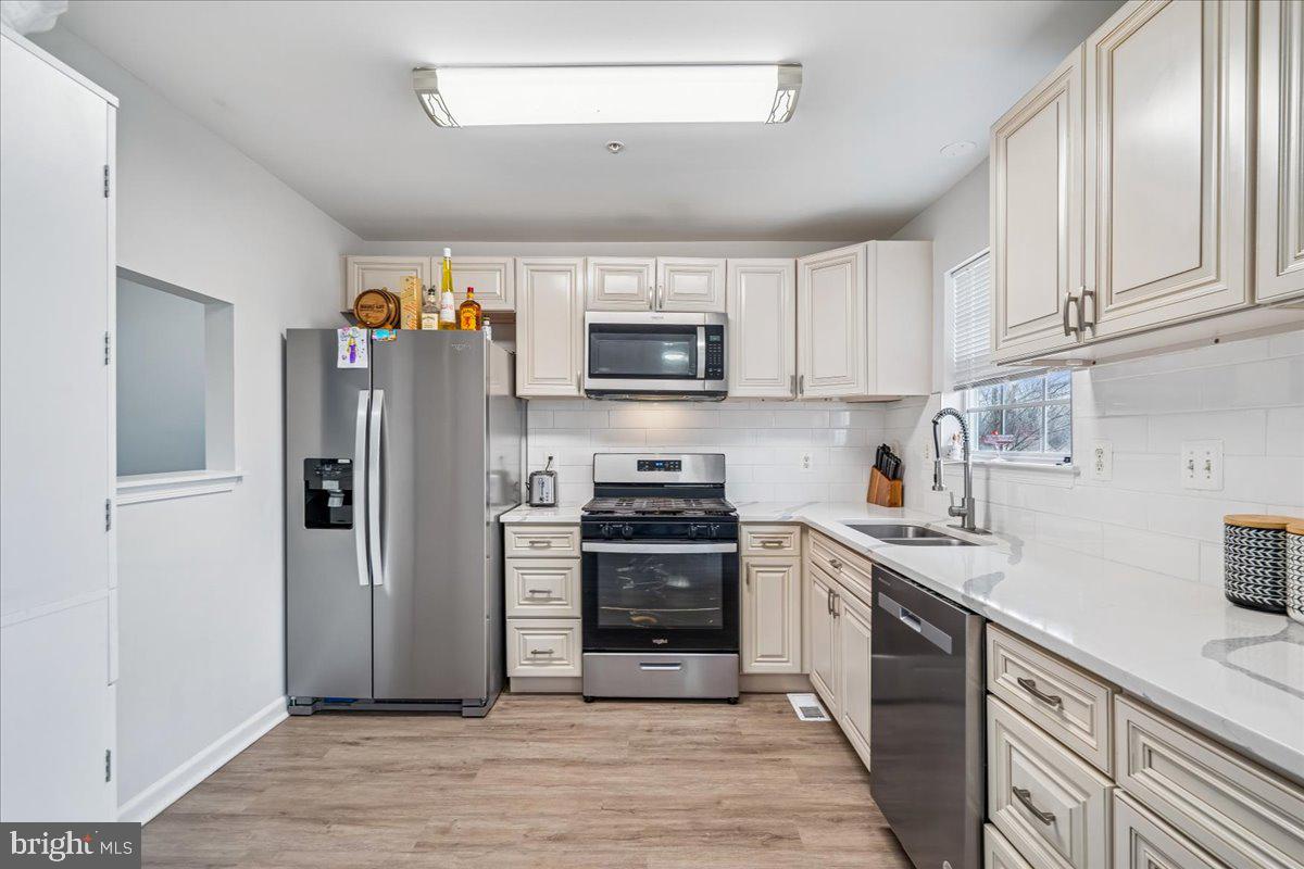 THOMPSON ESTATES - Residential