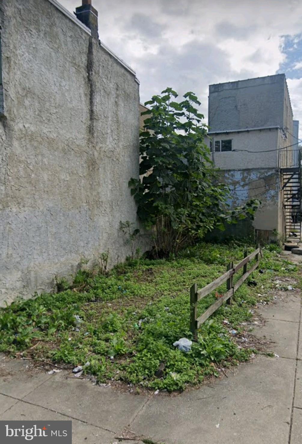 Corner CMX2 mixed use commercial vacant Lot, This is a cash as is sale. $5000 deposit and proof of funds required, buyer responsible for U & O. Seller requests that buyer use Sellers title company for title insurance and settlement services. All offers will be presented. Drive by to show.