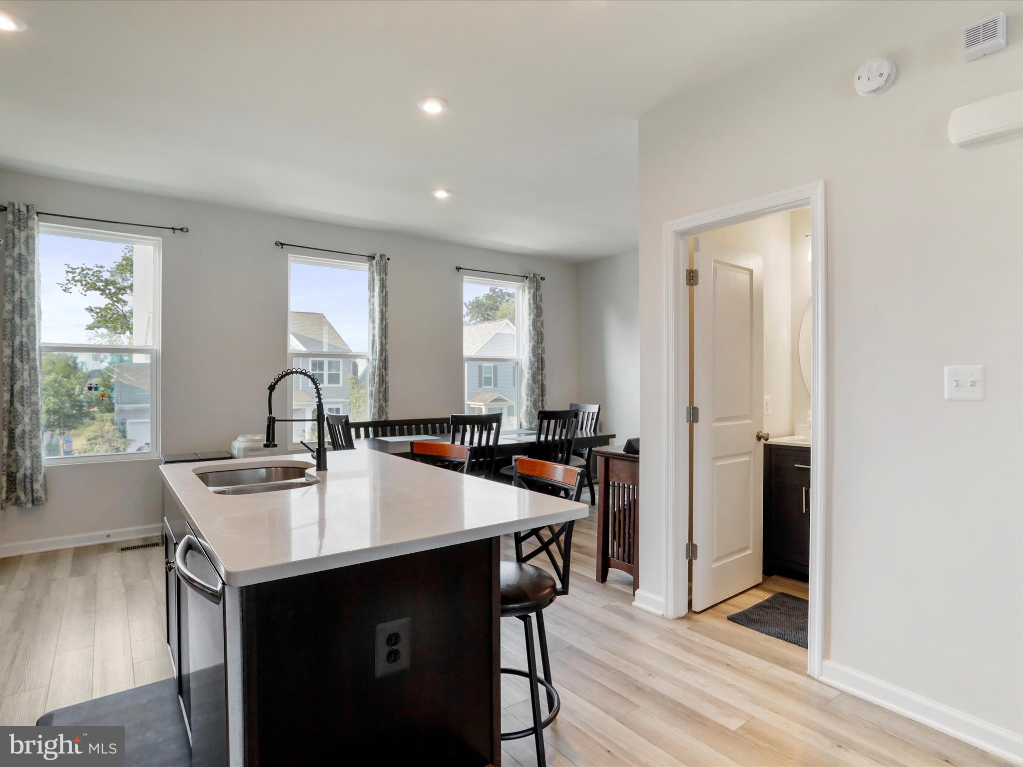 PRESIDENTS POINTE - Residential